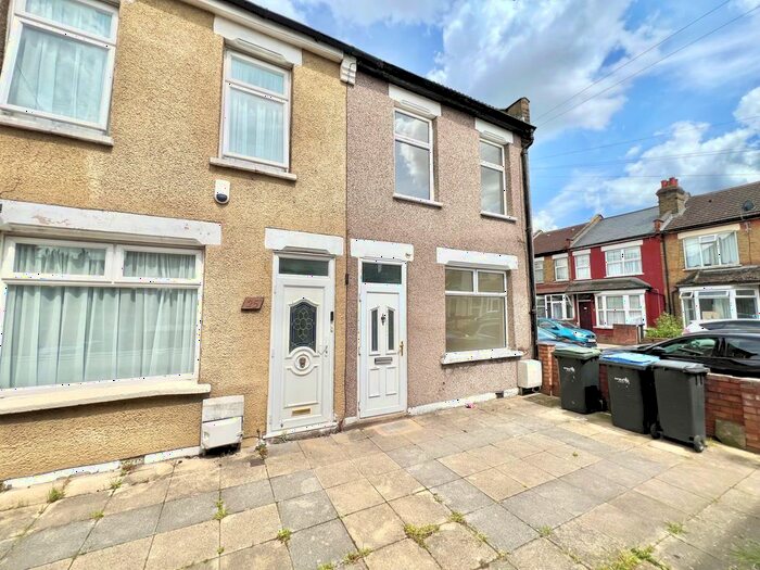 3 Bedroom Semi-Detached House To Rent In Woolmer Road, Edmonton, N18