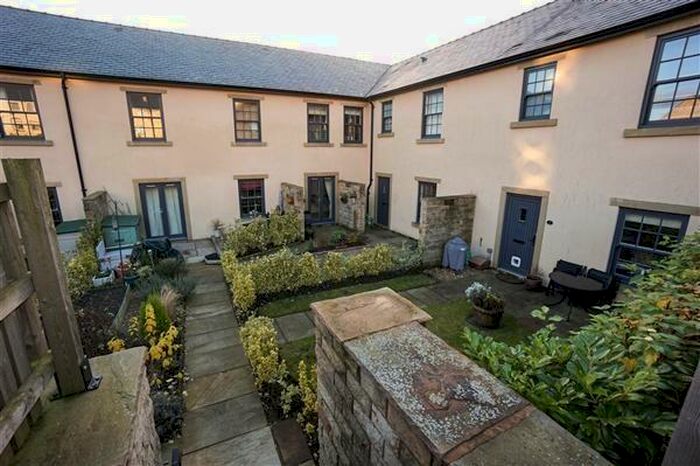 3 Bedroom Cottage To Rent In Howarth Court, Arcon Village, BL6