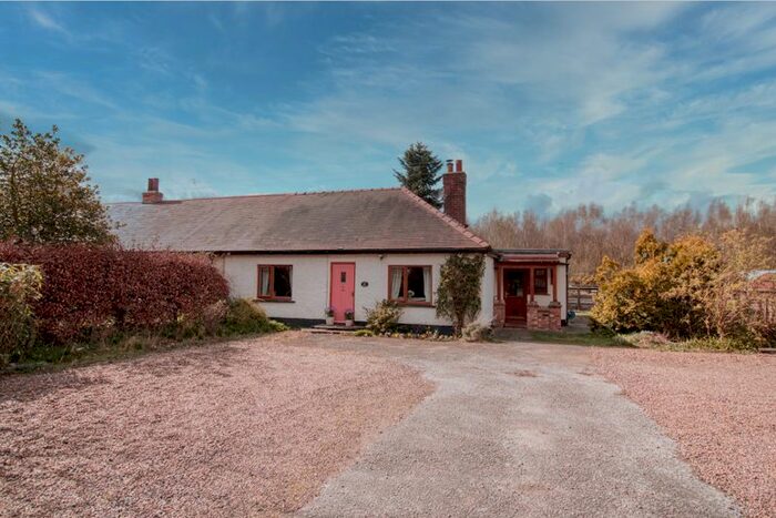 3 Bedroom Semi-Detached Bungalow For Sale In Scotter Common, Gainsborough, DN21