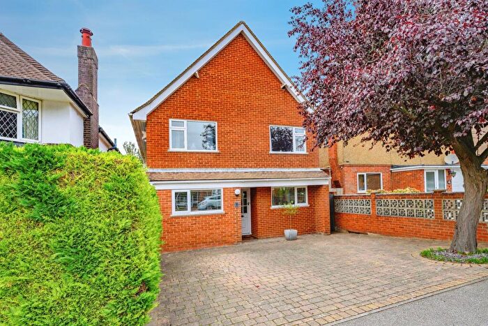 4 Bedroom Detached House For Sale In Marston Gardens, Luton, LU2