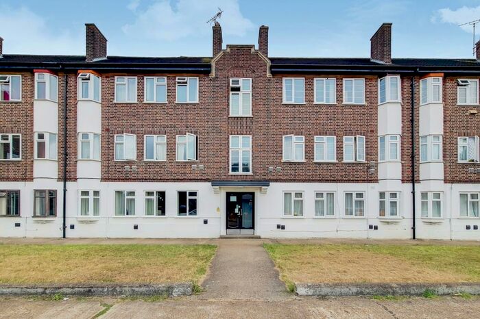 2 Bedroom Flat To Rent In Great West Road, Isleworth, TW7