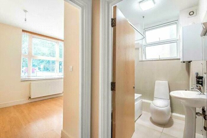 2 Bedroom Apartment To Rent In High Street, London, N8