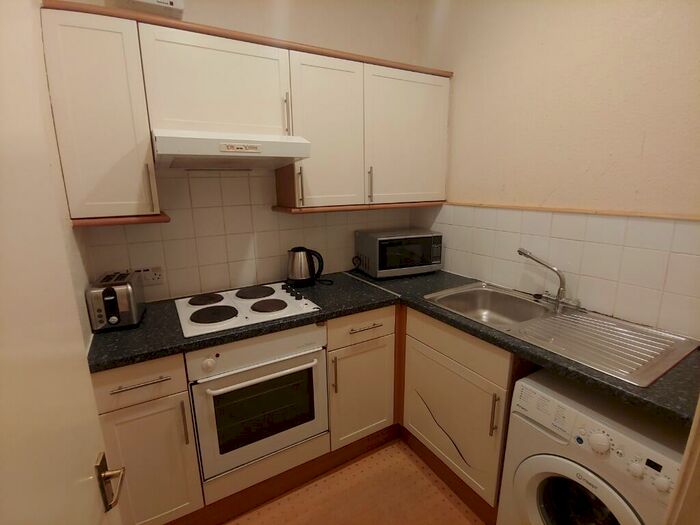 2 Bedroom Flat To Rent In Drumdryan Street, Tollcross, Edinburgh, EH3