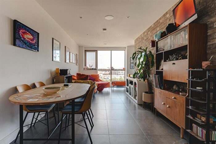 2 Bedroom Flat For Sale In The Bagel Factory, E9