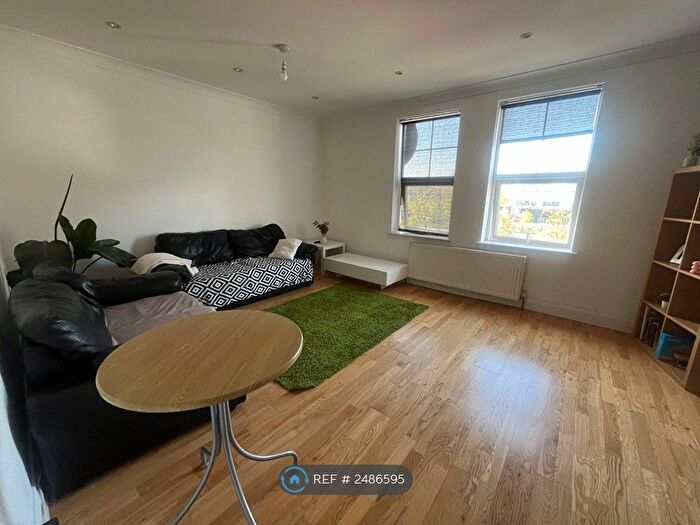3 Bedroom Flat To Rent In Springfield Road, London, N11