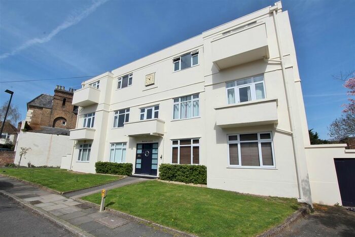 2 Bedroom Flat To Rent In Woodlands Road, Isleworth, TW7