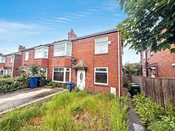 2 Bedroom Flat To Rent In Angerton Gardens, Newcastle Upon Tyne, Tyne And Wear, NE5