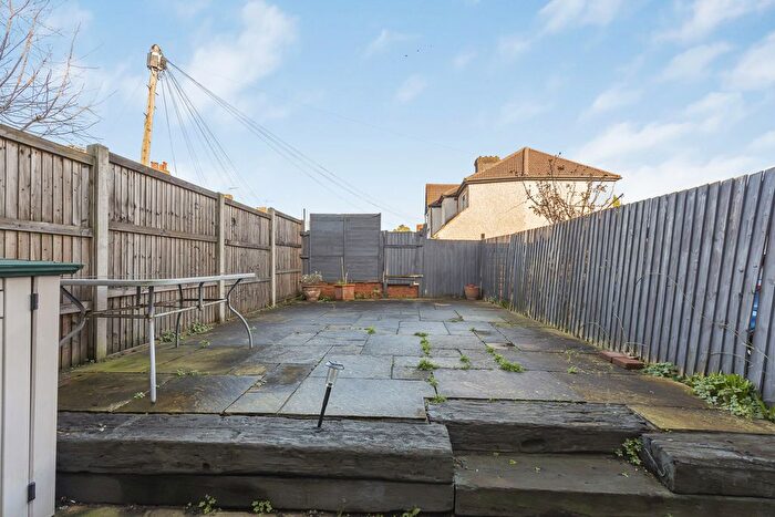 1 Bedroom Flat For Sale In Fortescue Road, London, SW19