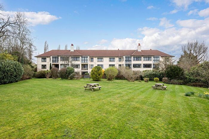 3 Bedroom Flat For Sale In Christ Church Mount, Christchurch Place Christ Church Mount, KT19