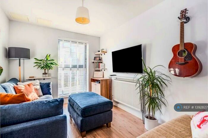 2 Bedroom Flat To Rent In Mistletoe Court, Swindon, SN1