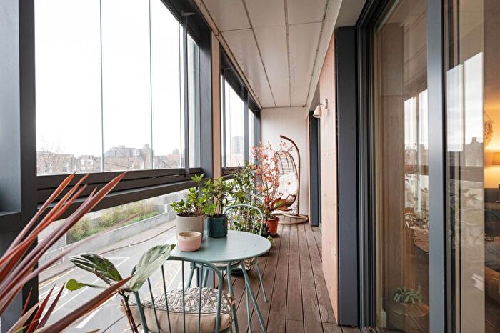 2 Bedroom Flat For Sale In Roseberry Place, Dalston, London, E8