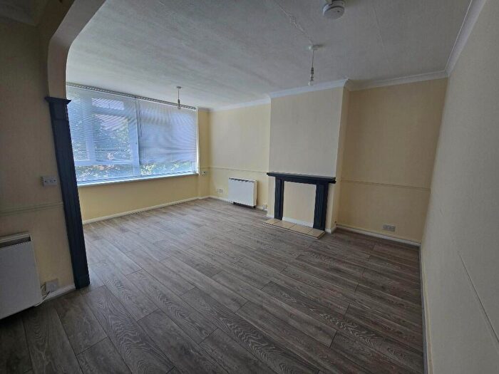 3 Bedroom Flat To Rent In Manchester Road, London, E14