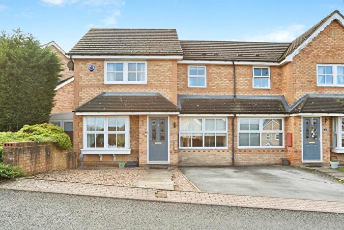 3 Bedroom Semi Detached House For Sale In Straw View, Bradford, BD10