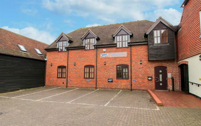 2 Bedroom Flat To Rent In - High Street, Odiham, Hook, RG29