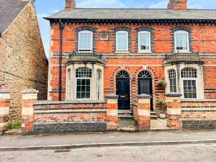 3 Bedroom Terraced House To Rent In East Street, Banbury, Oxfordshire, OX15