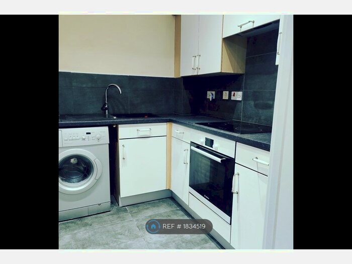 2 Bedroom Flat To Rent In Madison Heights, Hounslow, TW3