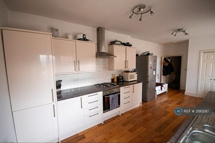 2 Bedroom Flat To Rent In Wellingborough Road, Rushden, NN10