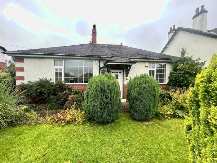 2 Bedroom Detached Bungalow To Rent In Barnsley Road, Sandal, Wakefield, WF2