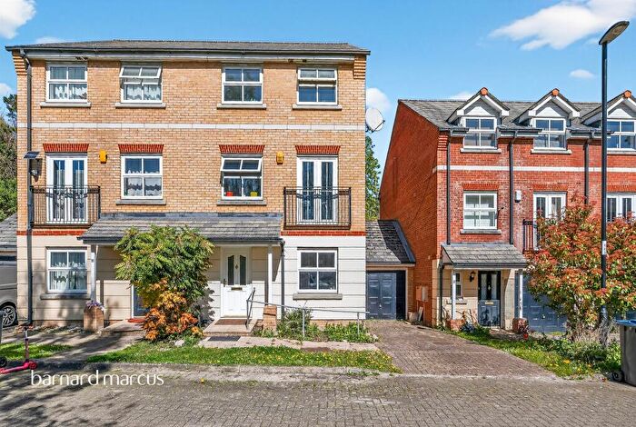 5 Bedroom Semi Detached House For Sale In Sycamore Close, South Croydon, CR2