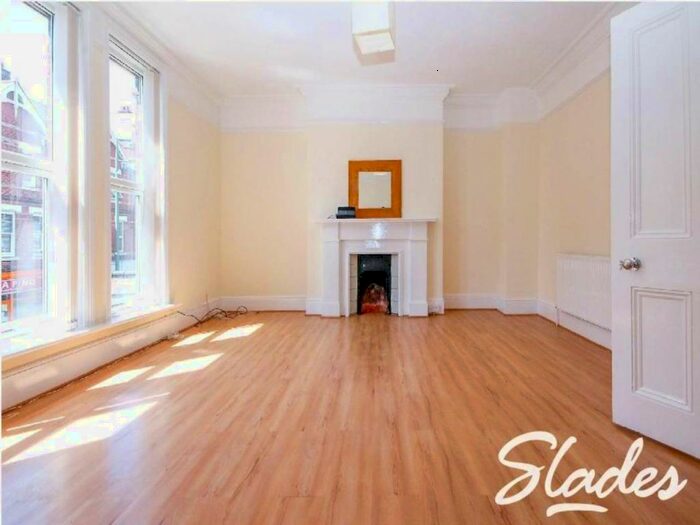 3 Bedroom Flat To Rent In Poole Road, Westbourne, Bournemouth, BH4