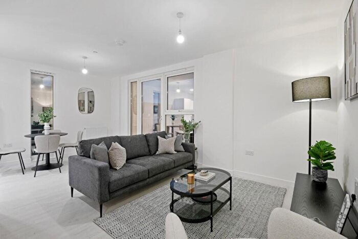 2 Bedroom Flat To Rent In Hendon Waterside, London, NW9