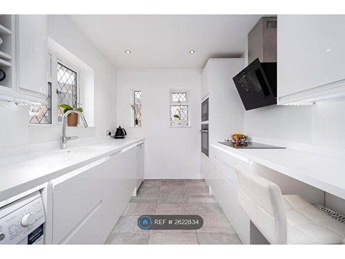 2 Bedroom Maisonette To Rent In Cherry Orchard, West Drayton, UB7