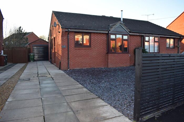 2 Bedroom Bungalow To Rent In Kingfisher Way, Leeds, West Yorkshire, LS17