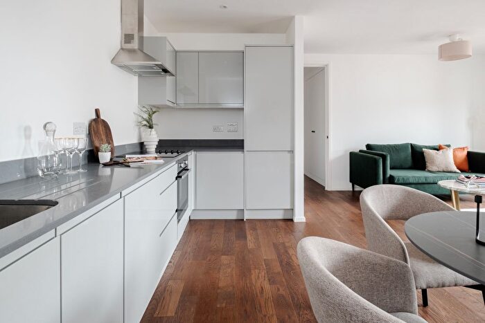 1 Bedroom Flat To Rent In Gransden Avenue, London, E8