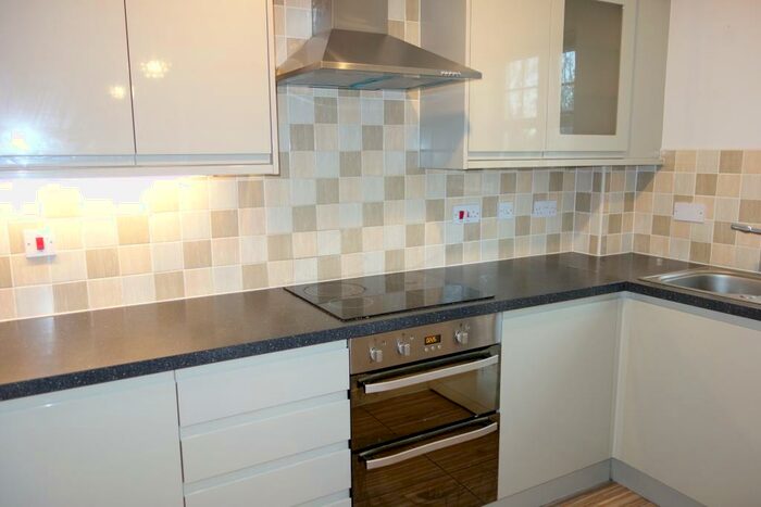 2 Bedroom Flat To Rent In Heol Tre Forys, Penarth, CF64