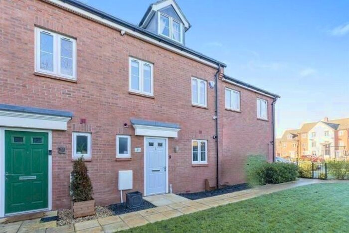 3 Bedroom Detached House To Rent In Chappell Close, Aylesbury, HP19