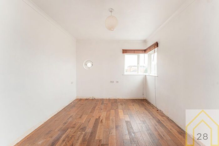 2 Bedroom Flat For Sale In Eastway, London, E9