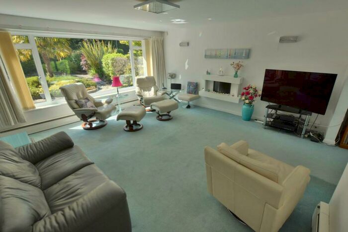 4 Bedroom Detached House For Sale In Upton Way, Broadstone, Dorset, BH18