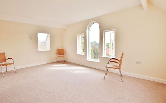 2 Bedroom Apartment For Sale In The Ropewalk, Bradford-On-Avon, BA15