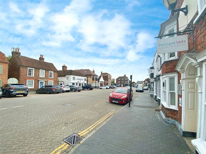1 Bedroom Flat To Rent In High Street, West Malling, Kent, ME19