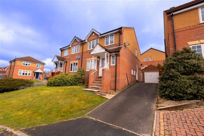 3 Bedroom Semi Detached House To Rent In Foxglove Folly, Wakefield, WF2