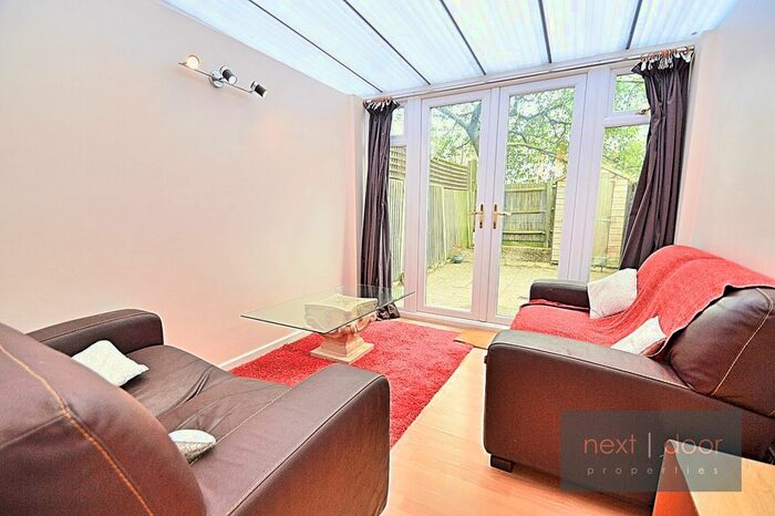 4 Bedroom End Of Terrace House To Rent In Mandela Street, Oval, SW9