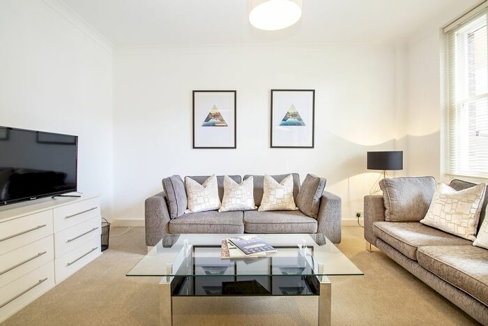 1 Bedroom Flat To Rent In Hill Street, London, W1J