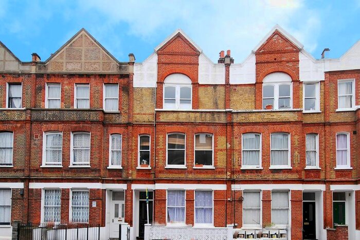 3 Bedroom Flat To Rent In Heyford Terrace, Vauxhall, London, SW8