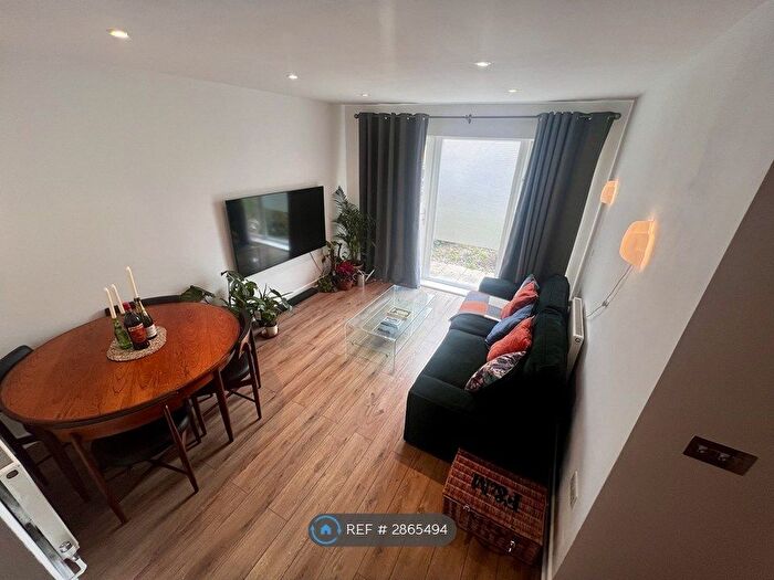 2 Bedroom Flat To Rent In Calypso Crescent, London, SE15