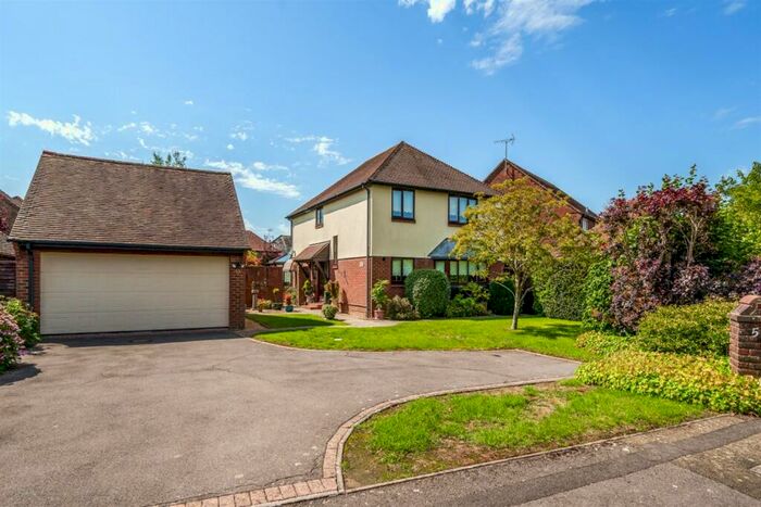 4 Bedroom Detached House To Rent In Plainwood Close, Chichester, PO19