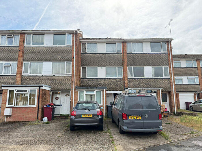 3 Bedroom Terraced House For Sale In Elvaston Way, Tilehurst, Reading, Berkshire, RG30