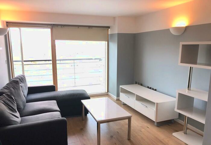 2 Bedroom Flat To Rent In Riverside Way, Leeds, LS1