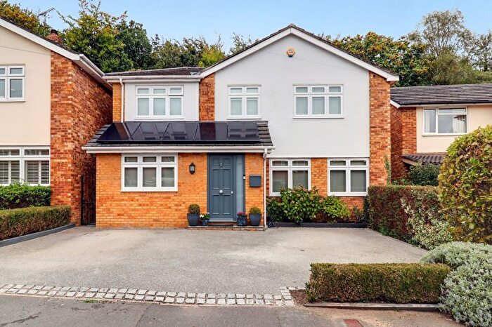 4 Bedroom Detached House For Sale In Owen Road, Windlesham, GU20