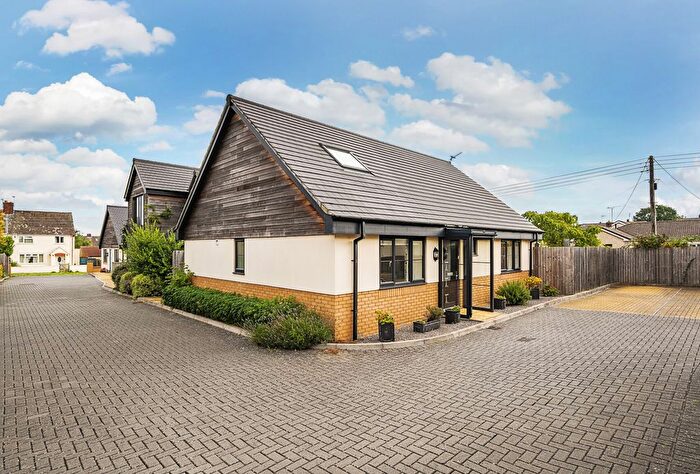 3 Bedroom Bungalow For Sale In The Greenaways, Chipping Sodbury, Bristol, Gloucestershire, BS37