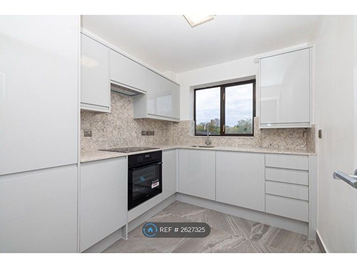 1 Bedroom Flat To Rent In The Brookdales, London, NW11