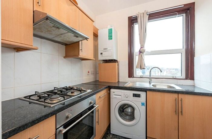 2 Bedroom Flat To Rent In High Road Leyton, London, E10