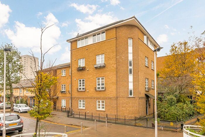 2 Bedroom Flat For Sale In Hainton Close, London, E1