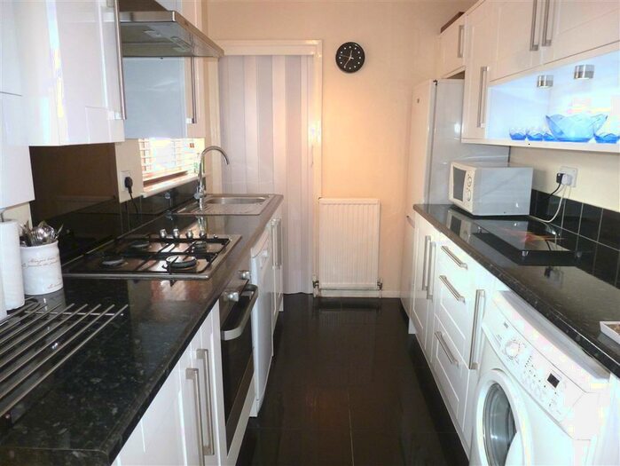 3 Bedroom Semi-Detached House To Rent In Purssell Close, Maidenhead, SL6