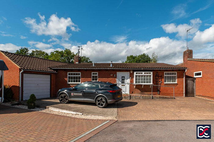 3 Bedroom Detached Bungalow For Sale In Bythorn Close, Earley, Wokingham, RG6