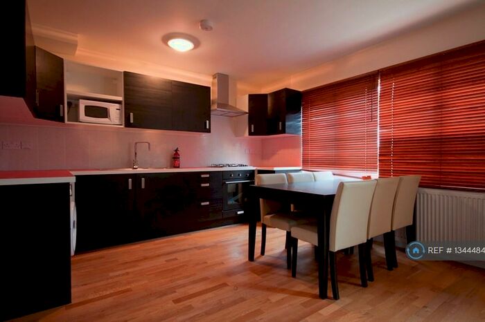 Studio To Rent In London, London, NW2